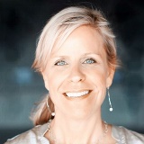 Kara Pakwood, headshot